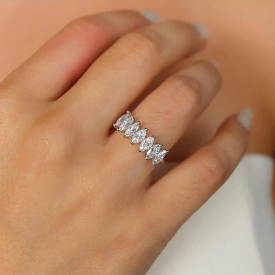 Meia Aliança Navete Moissanite 1CT