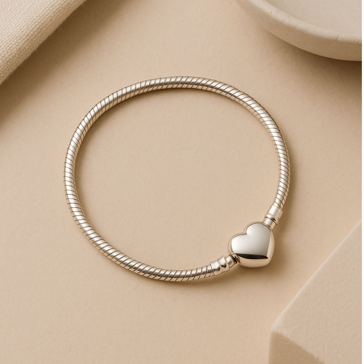 Pulseira para Berloques com Fecho Coração em Prata